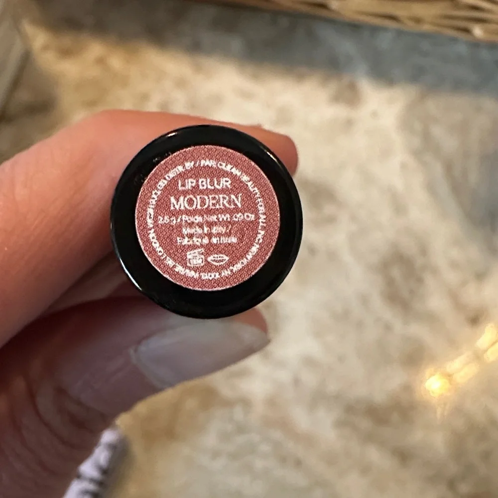 Saie Lip Blur in Modern NWT